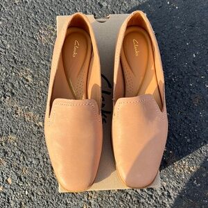 Brand new Clark’s loafers women’s size 9 praline leather